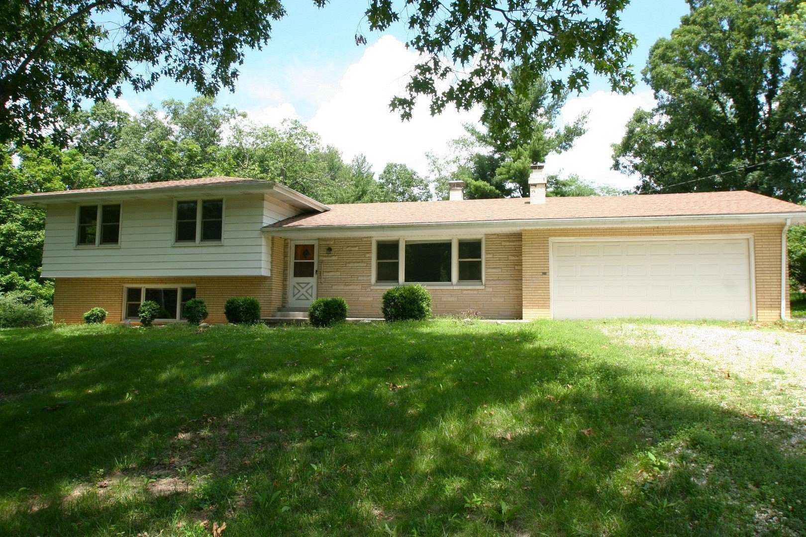 7.13 Acres of Residential Land with Home for Sale in Mackinaw, Illinois