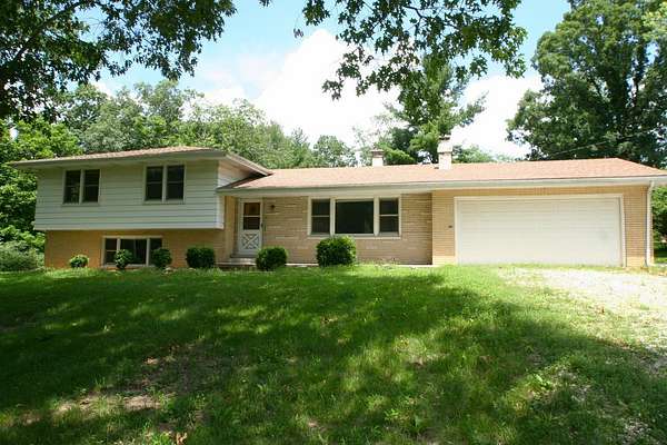 7.13 Acres of Residential Land with Home for Sale in Mackinaw, Illinois