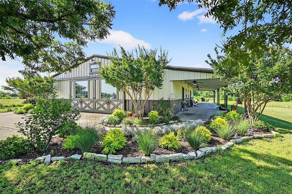 11 Acres of Improved Land for Sale in Pilot Point, Texas