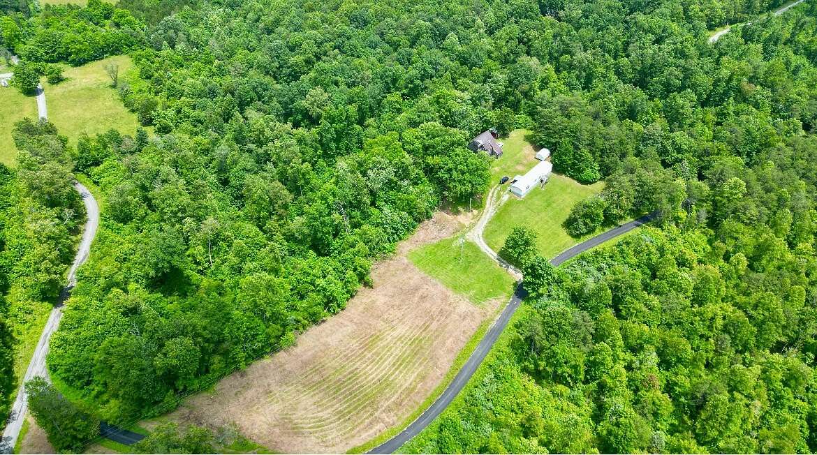 40.7 Acres of Land with Home for Sale in Somerset, Kentucky