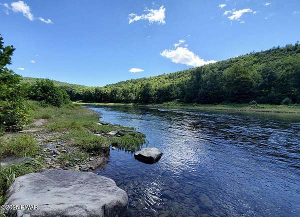 5 Acres of Residential Land for Sale in Beach Lake, Pennsylvania