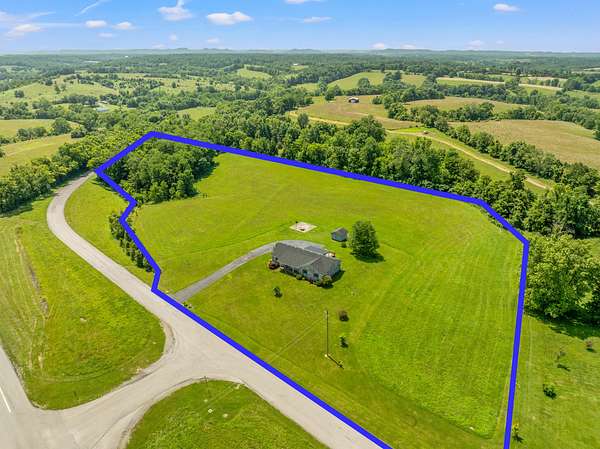 8.52 Acres of Residential Land with Home for Sale in Springfield, Kentucky