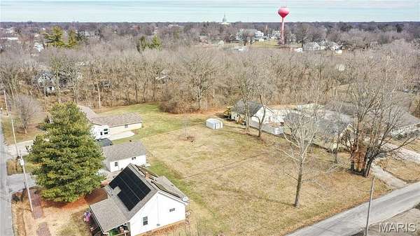 0.37 Acres of Residential Land for Sale in Carlinville, Illinois