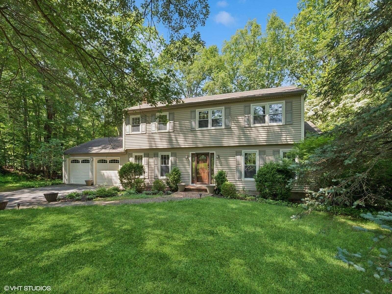 1.73 Acres of Residential Land with Home for Sale in South Salem, New York