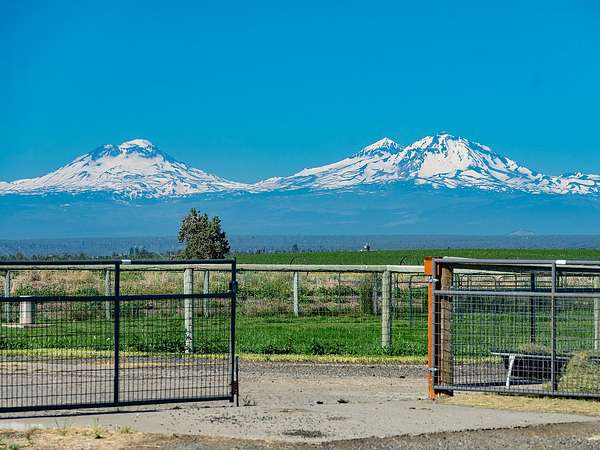 107 Acres of Agricultural Land for Sale in Culver, Oregon