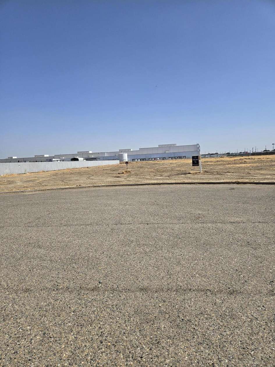 3.14 Acres of Commercial Land for Sale in Tulare, California