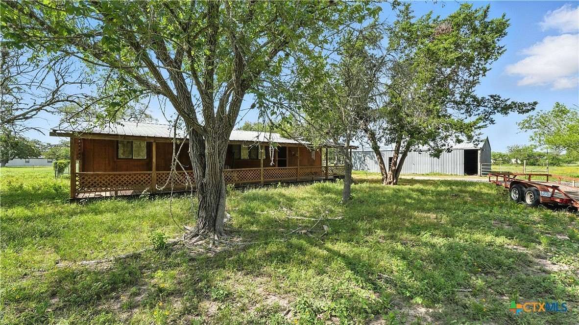 2.5 Acres of Residential Land with Home for Sale in Kingsbury, Texas