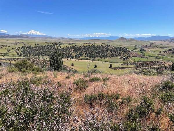 2.5 Acres of Residential Land for Sale in Hornbrook, California