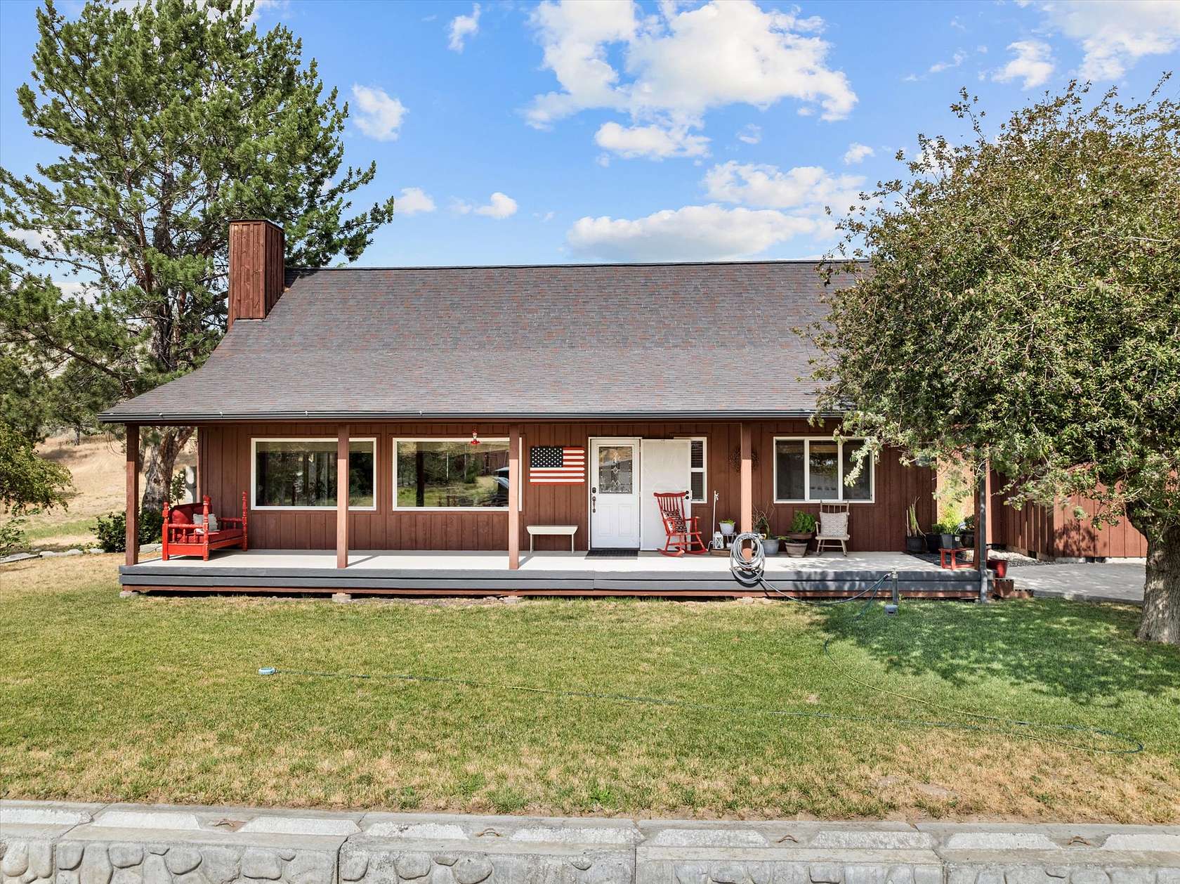 4.12 Acres of Residential Land with Home for Sale in Arlington, Oregon