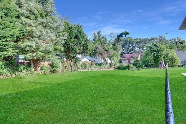 0.06 Acres of Residential Land for Sale in West Hempstead, New York