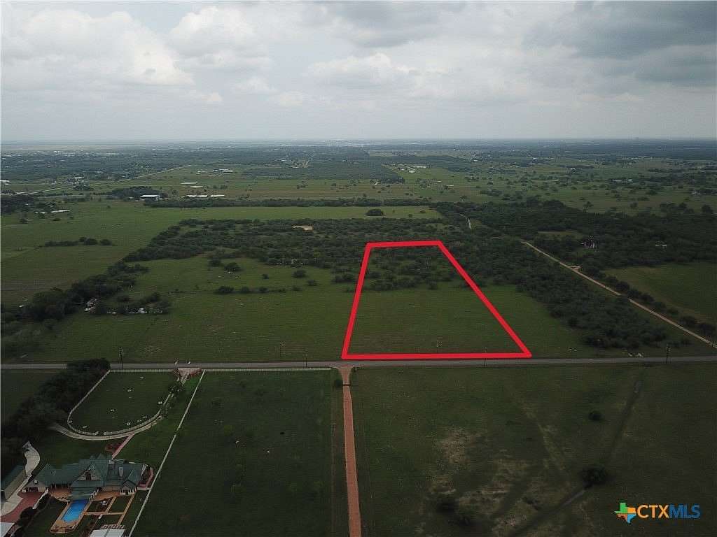 10 Acres of Land for Sale in Victoria, Texas