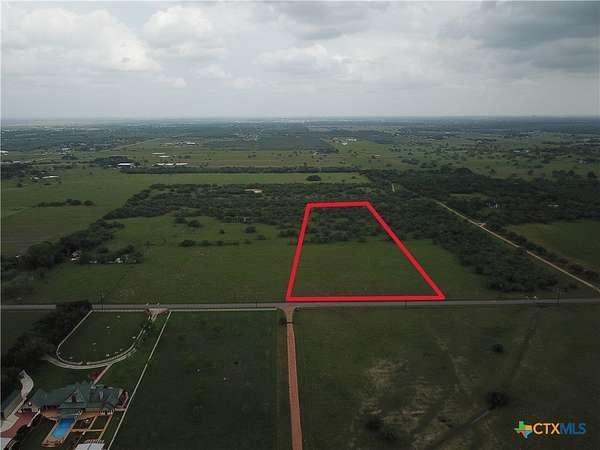 10 Acres of Land for Sale in Victoria, Texas
