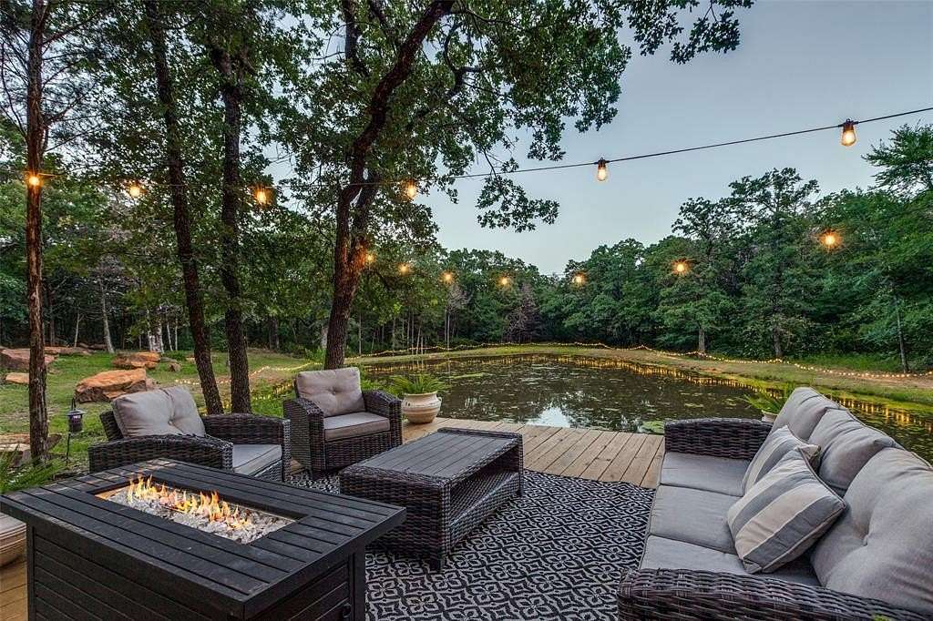 5 Acres of Residential Land with Home for Sale in Valley View, Texas