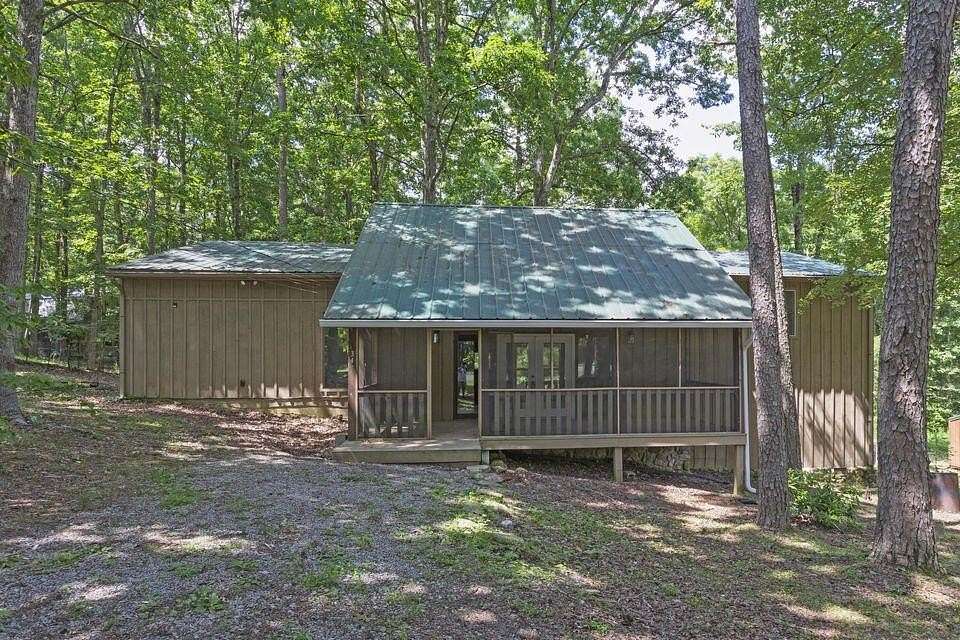 0.49 Acres of Residential Land with Home for Sale in Signal Mountain, Tennessee