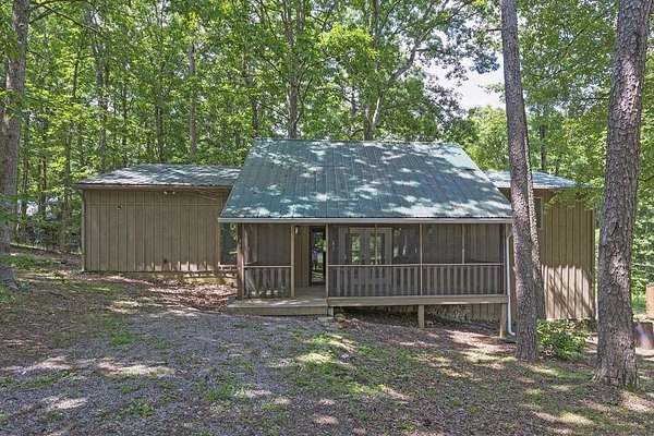 0.49 Acres of Residential Land with Home for Sale in Signal Mountain, Tennessee