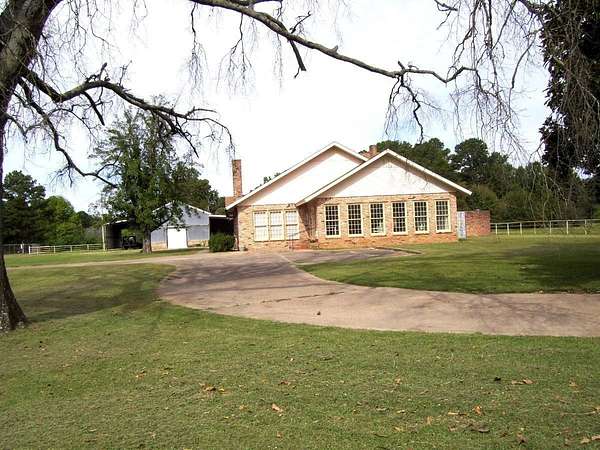 5 Acres of Residential Land with Home for Sale in Ashdown, Arkansas