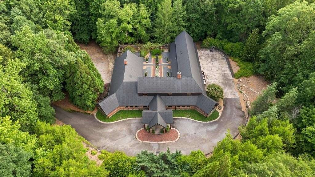 7.5 Acres of Residential Land with Home for Sale in Fayetteville, Georgia