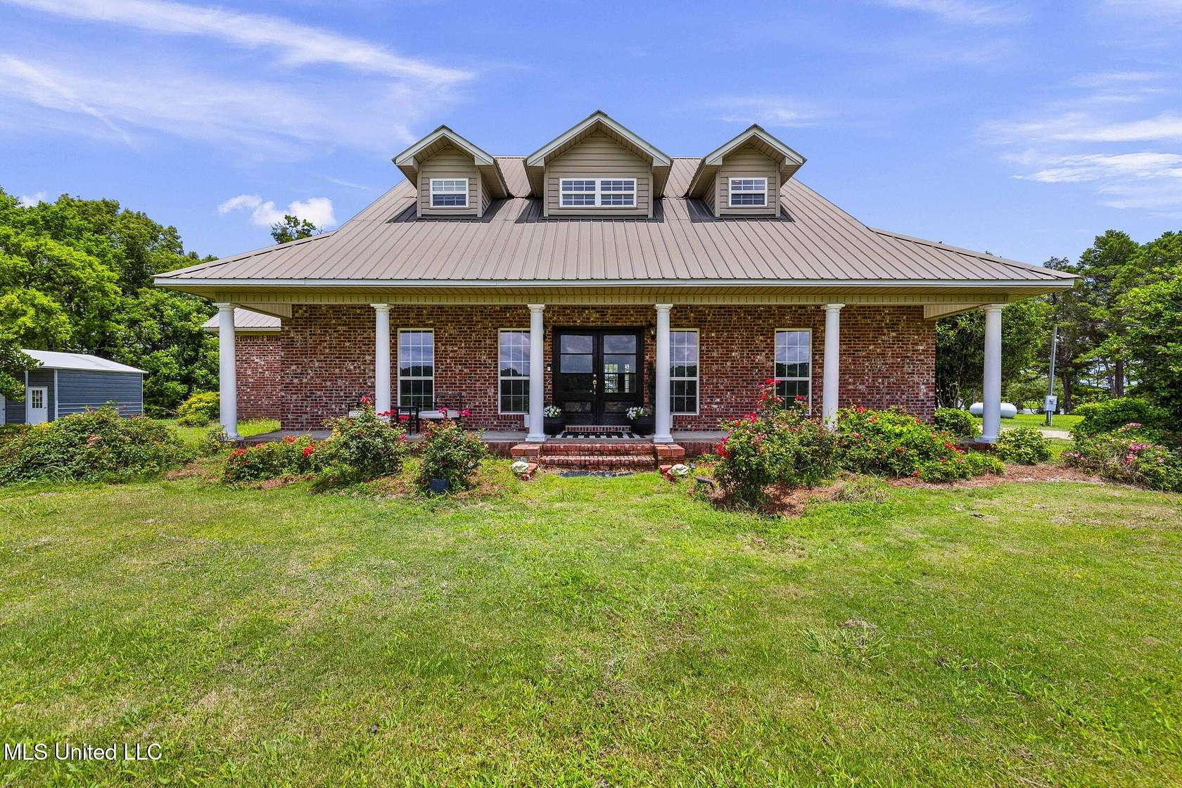 3.5 Acres of Residential Land with Home for Sale in Yazoo City, Mississippi