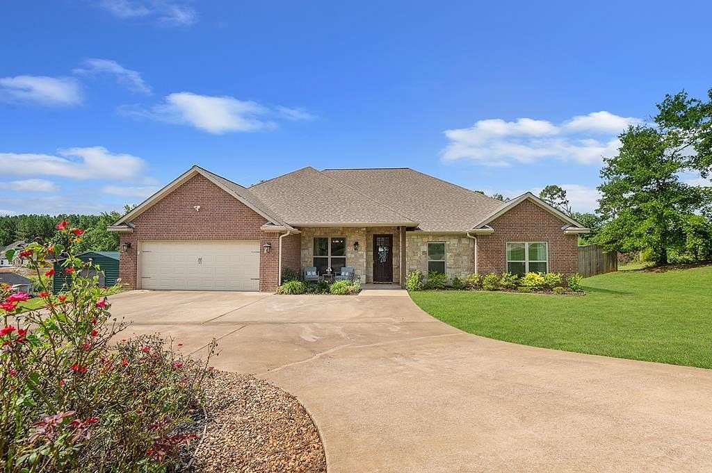 3.55 Acres of Residential Land with Home for Sale in Nacogdoches, Texas