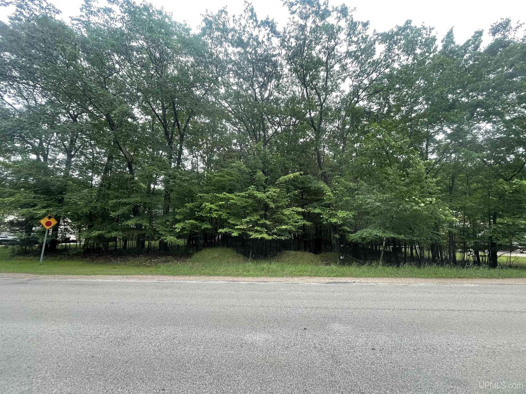 0.47 Acres of Residential Land for Sale in Gladstone, Michigan
