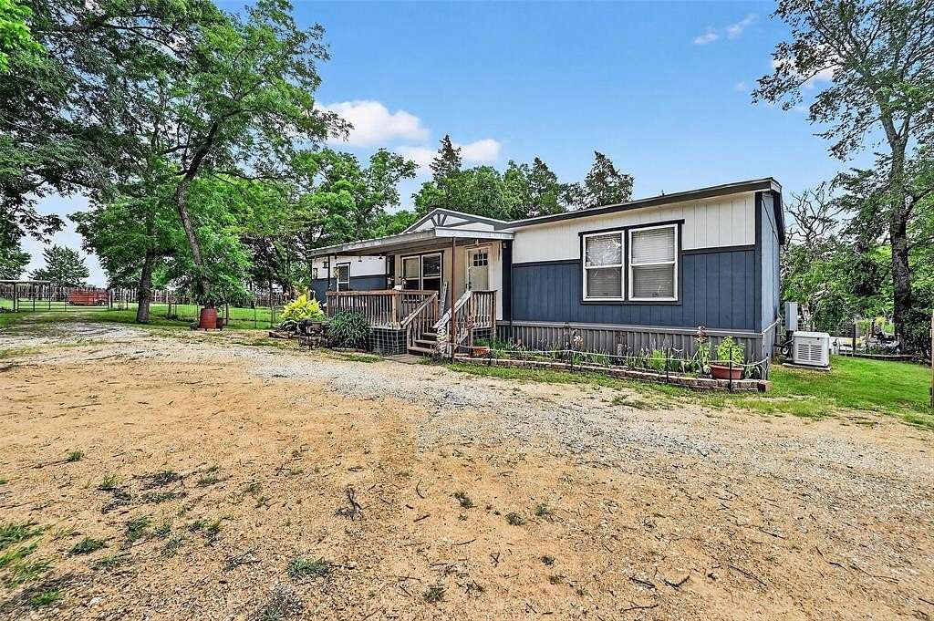 3.5 Acres of Land with Home for Sale in Whitesboro, Texas