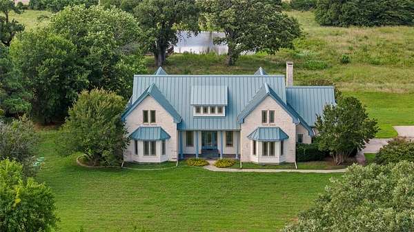 15 Acres of Land with Home for Sale in Paris, Texas