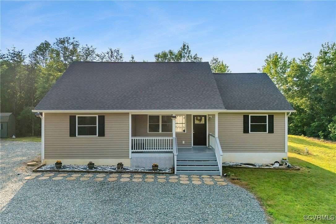 2 Acres of Residential Land with Home for Sale in Louisa, Virginia