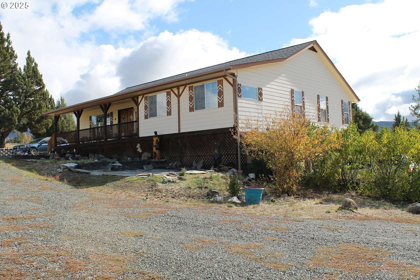 10.6 Acres of Land with Home for Sale in Canyon City, Oregon