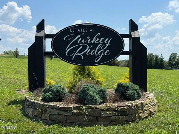 1 Acre of Residential Land for Sale in Piney Flats, Tennessee