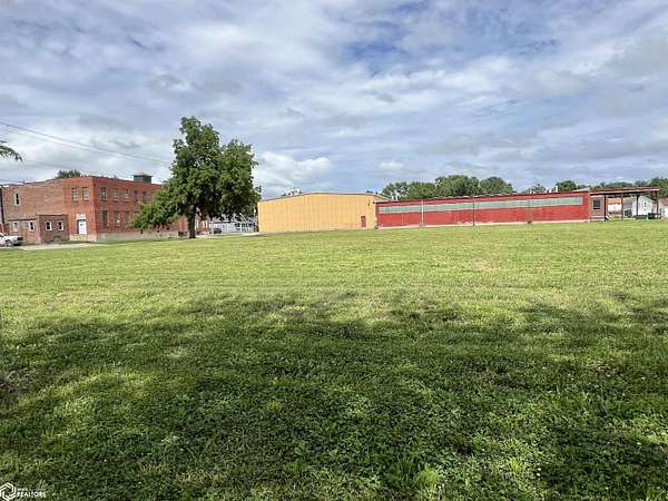 1 Acre of Commercial Land for Sale in Fairfield, Iowa