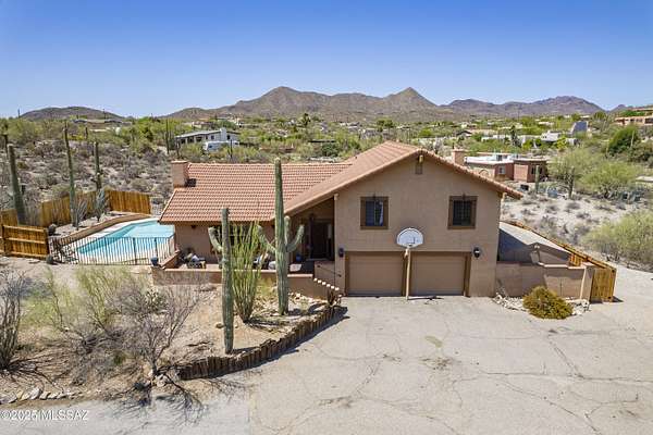 1.5 Acres of Residential Land with Home for Sale in Tucson, Arizona