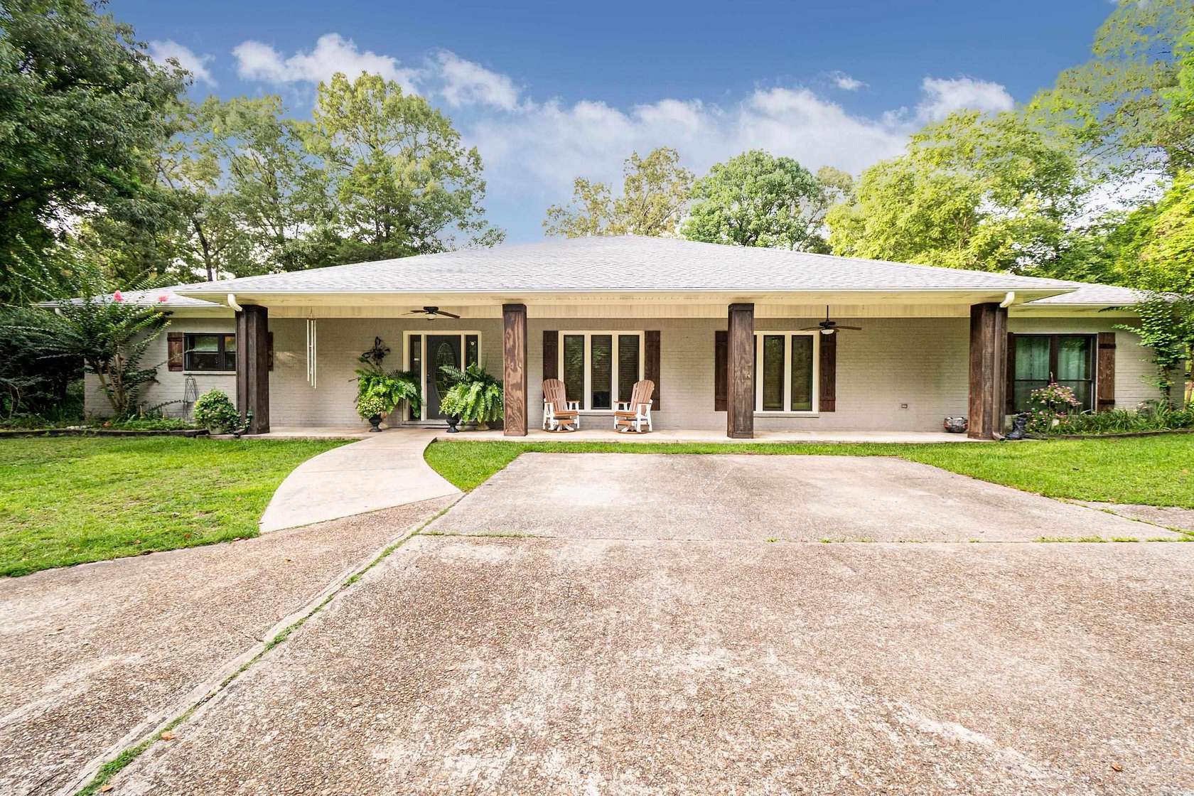 21.7 Acres of Land with Home for Sale in El Dorado, Arkansas