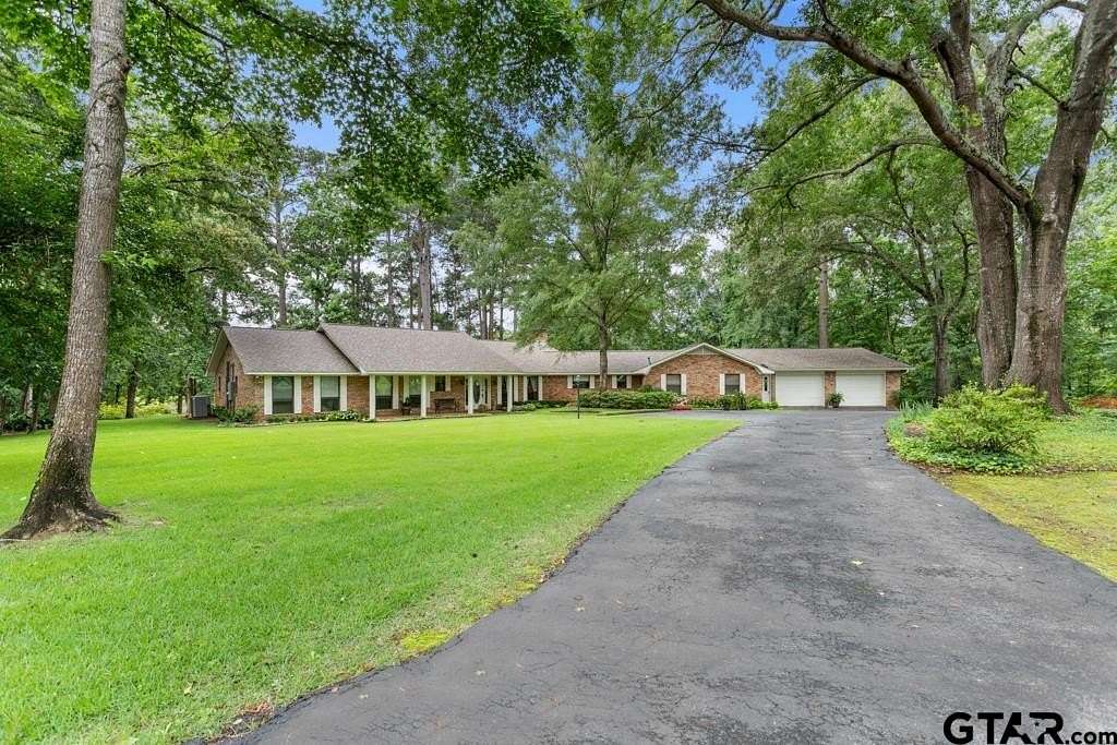 15.6 Acres of Land with Home for Sale in Tyler, Texas