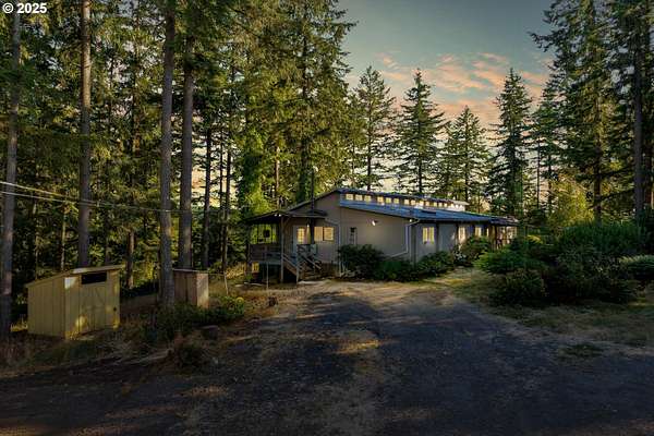 15 Acres of Land with Home for Sale in Lebanon, Oregon