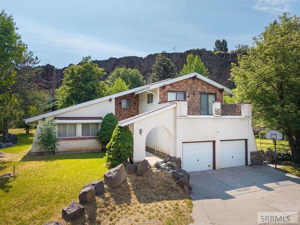 2.15 Acres of Residential Land with Home for Sale in Pocatello, Idaho