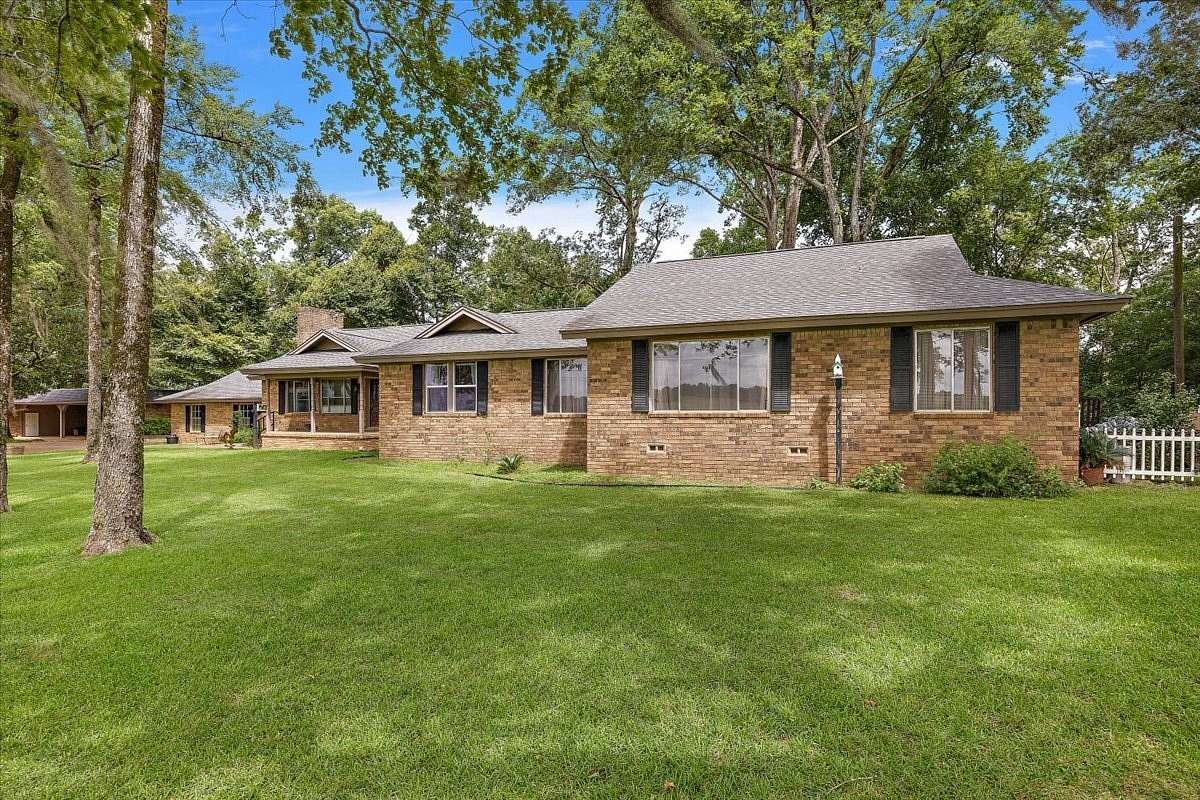 800 Acres of Improved Recreational Land & Farm for Sale in Nacogdoches, Texas