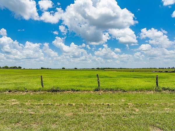 31.5 Acres of Agricultural Land for Sale in Fayetteville, Texas