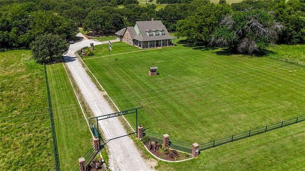 66.4 Acres of Agricultural Land with Home for Sale in Forestburg, Texas