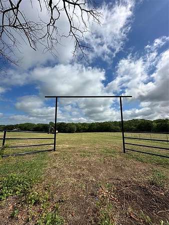 1.83 Acres of Residential Land for Sale in Whitewright, Texas