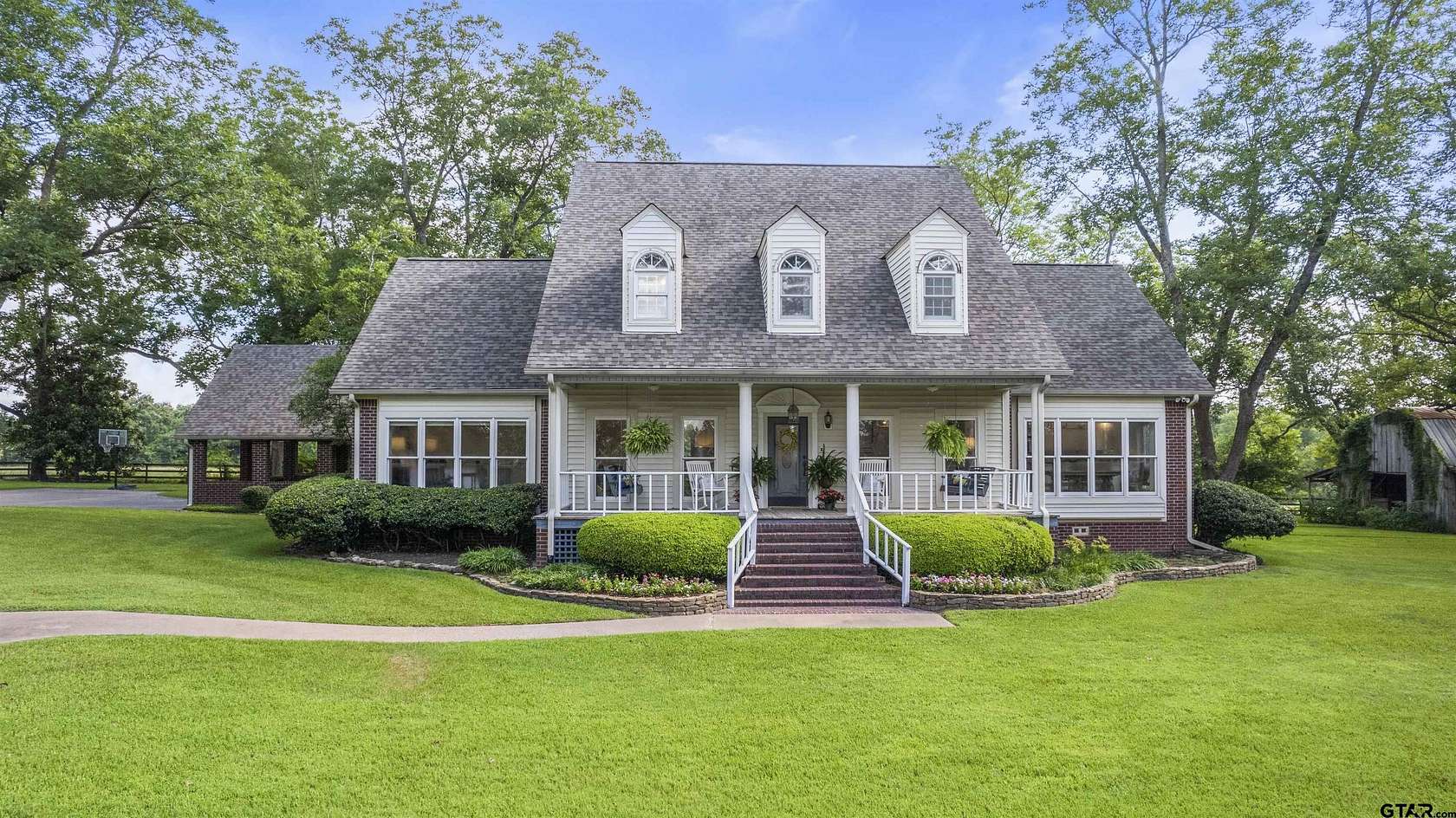 22.4 Acres of Recreational Land with Home for Sale in Jacksonville, Texas