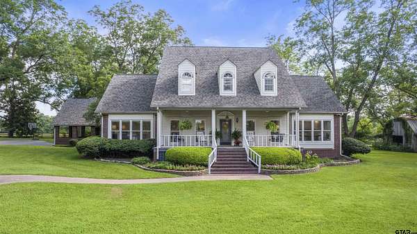 22.4 Acres of Recreational Land with Home for Sale in Jacksonville, Texas