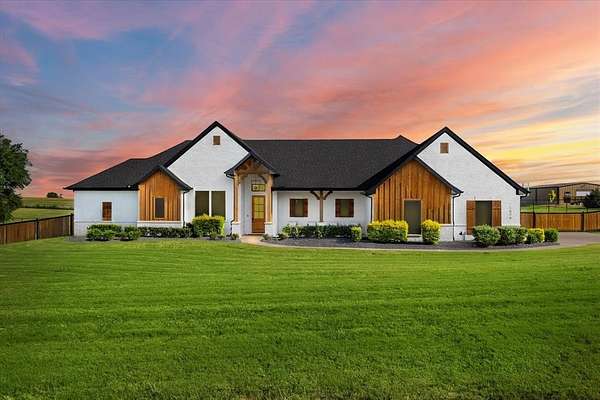 2 Acres of Residential Land with Home for Sale in Weatherford, Texas