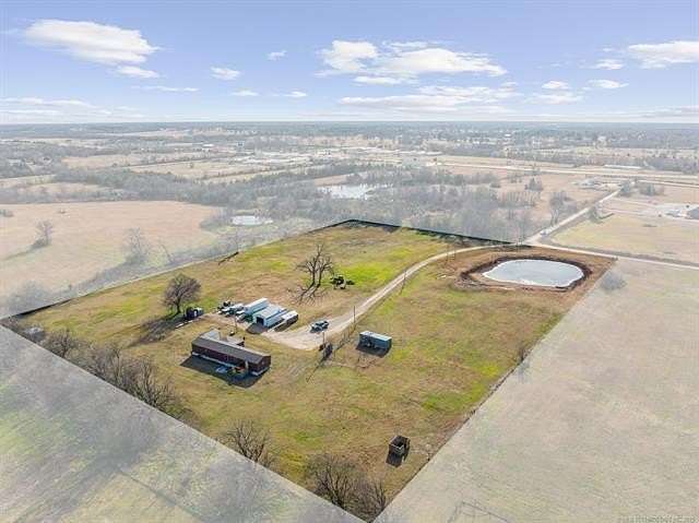 8 Acres of Residential Land with Home for Sale in Hugo, Oklahoma