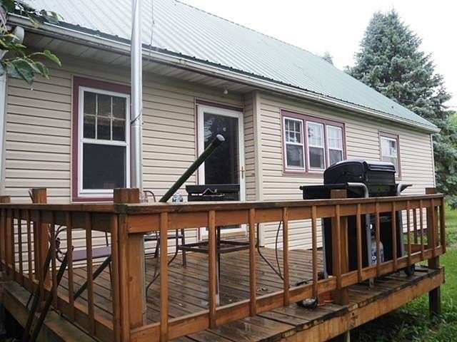 5.86 Acres of Residential Land with Home for Sale in Correctionville, Iowa