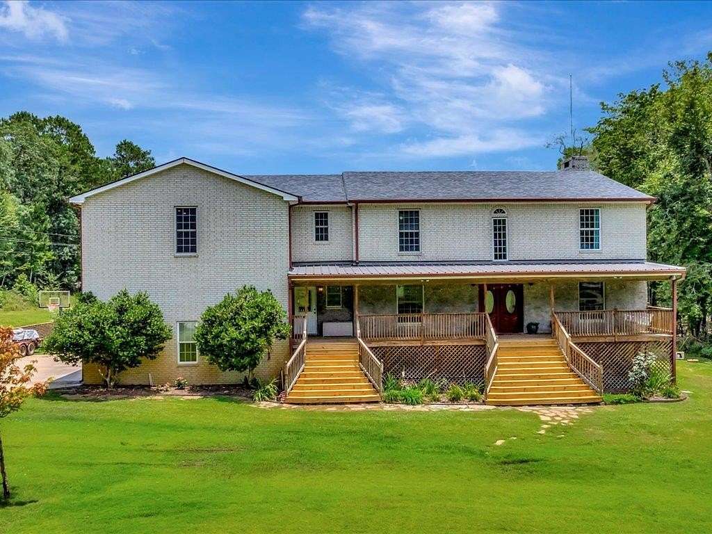 10 Acres of Recreational Land with Home for Sale in Nacogdoches, Texas