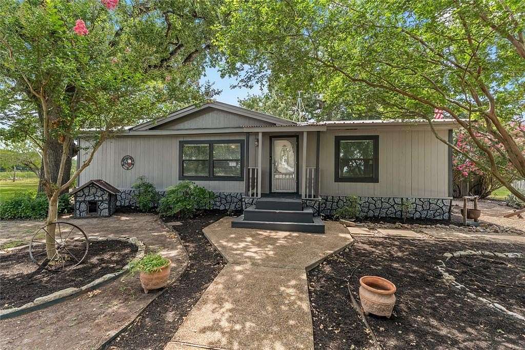 5.53 Acres of Land with Home for Sale in Marlin, Texas