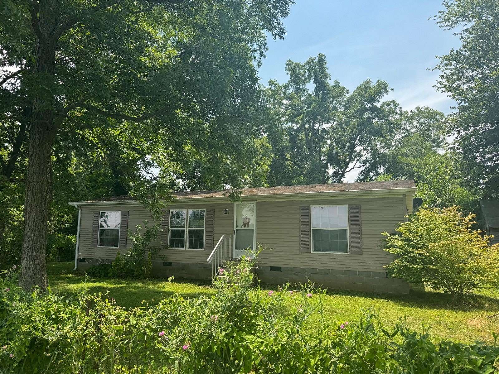 4 Acres of Residential Land with Home for Sale in Grandview, Indiana