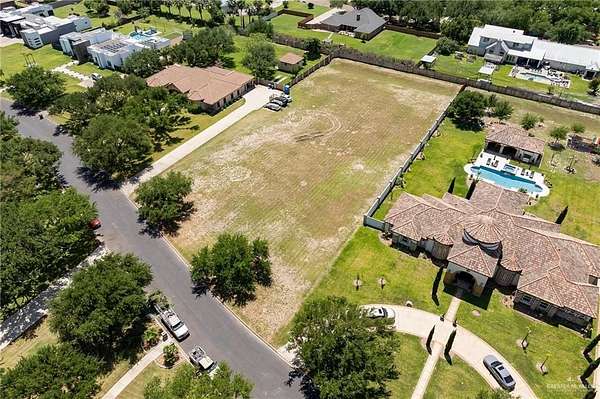 1 Acre of Residential Land for Sale in Palmhurst, Texas