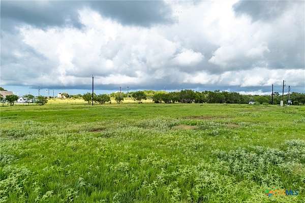 10 Acres of Land for Sale in Luling, Texas
