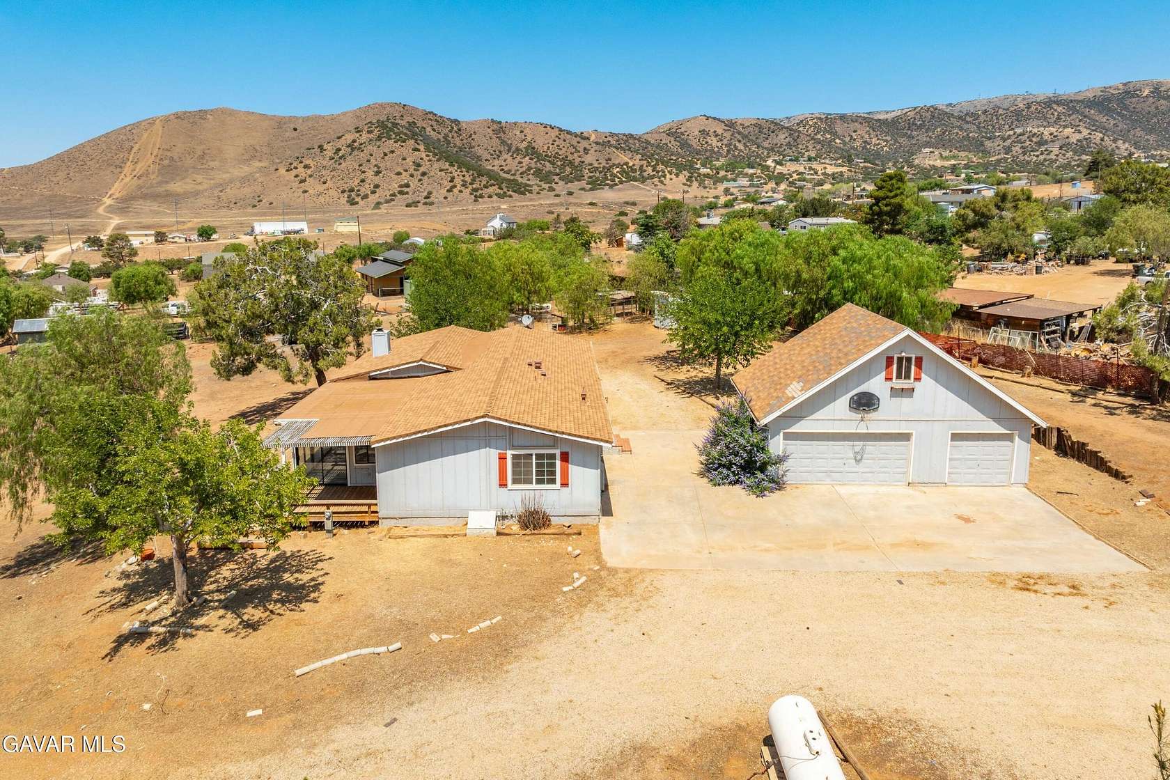 2.5 Acres of Residential Land with Home for Sale in Acton, California